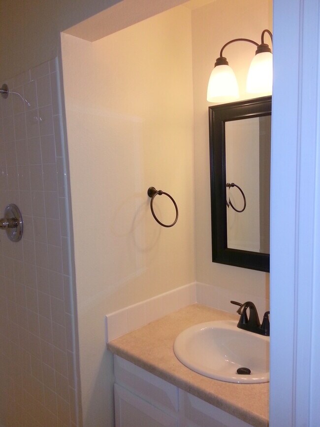 Building Photo - 1603 Cottonwood Dr