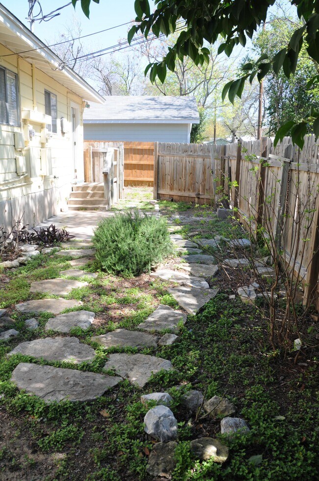 Building Photo - 4805 Avenue G