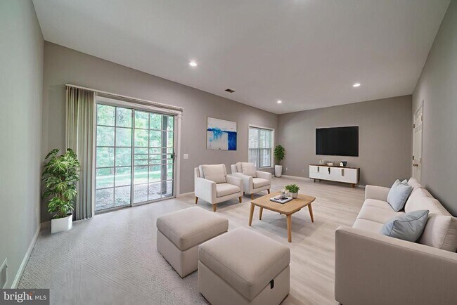 Building Photo - 6138 Manchester Park Cir