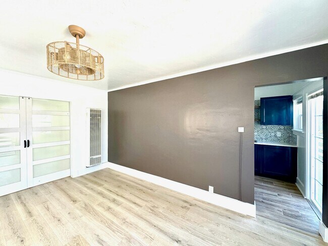 Building Photo - 279 Redondo Ave