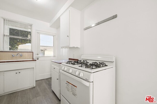 Building Photo - 5324 Vantage Ave