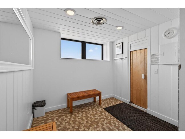 Building Photo - 19 S 1st St