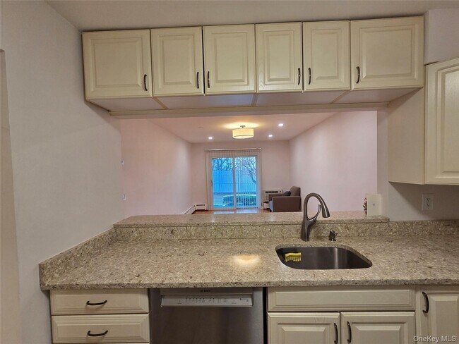 Building Photo - 207-25 Darren Dr