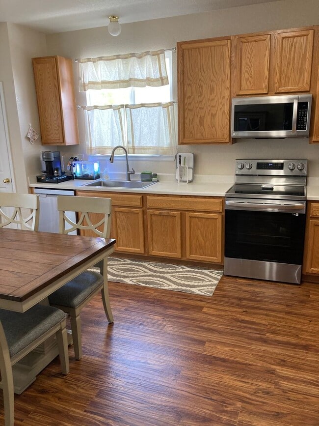 Building Photo - Updated 3 Bed Ranch + 2 Car garage