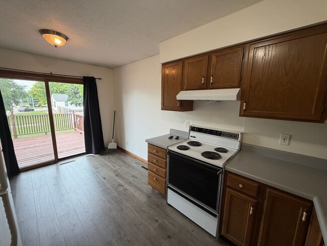 Building Photo - $2500 - 3 Bed 1.5 Bath Home in Riverside