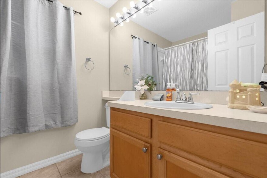 Building Photo - 818 Oxford Dr