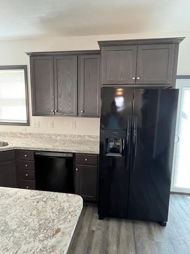 Building Photo - 147 Southpark Dr