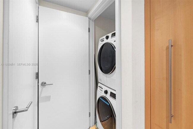 Building Photo - 6801 Collins Ave