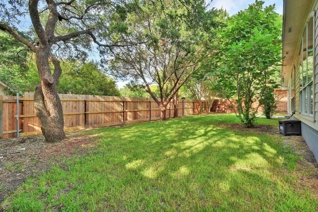 Building Photo - 1016 Savanna Ln