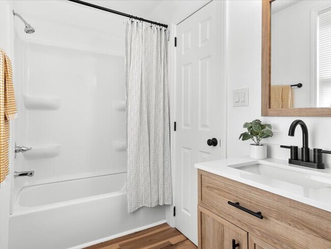 Building Photo - 160 29th St Pl SW