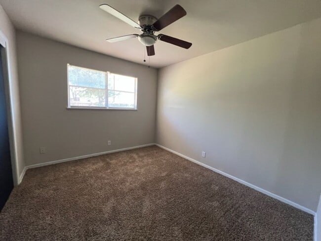 Building Photo - 2333 Marsalis Dr