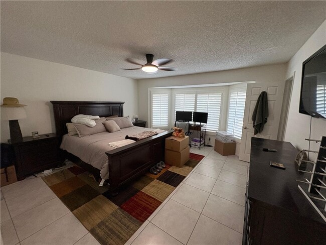 Building Photo - 4600 Vía Pamplona