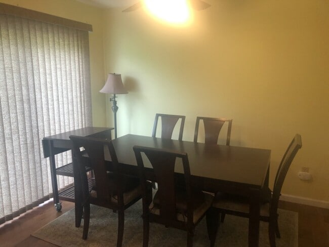 Building Photo - 470 Meadow Ln