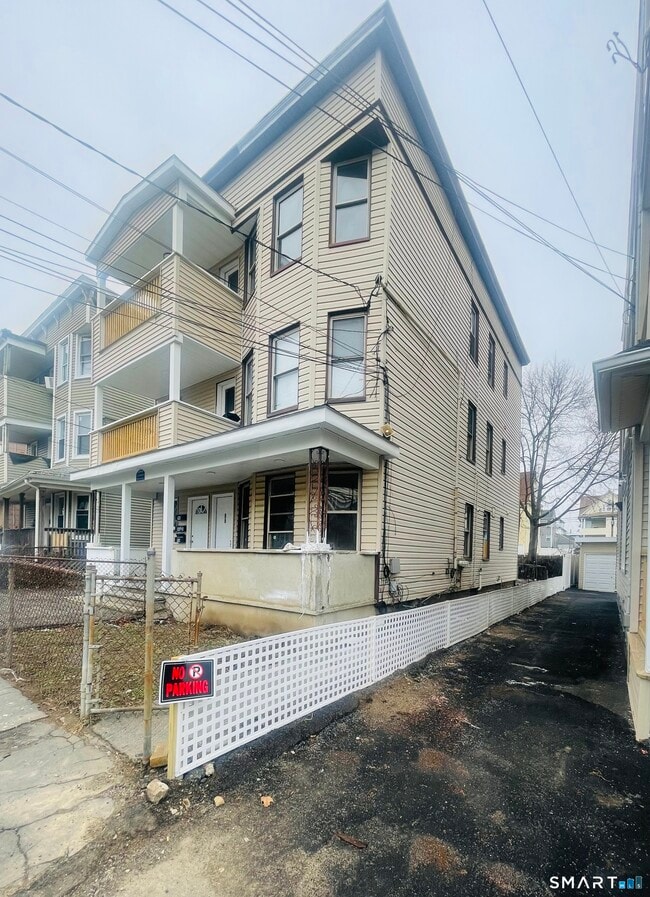 Building Photo - 88 Waldorf Ave