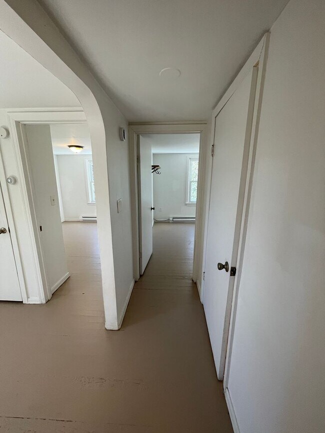 Building Photo - 402 N 6th Ave