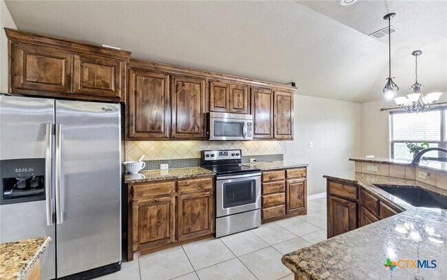 Building Photo - 611 Kelly Dr