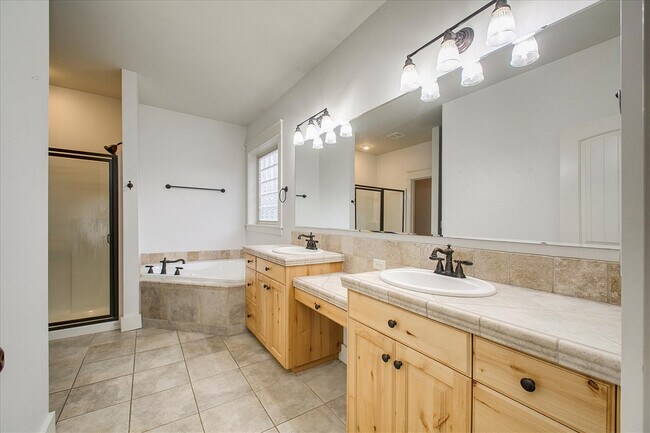 Building Photo - Beautiful Home In Hidden Springs