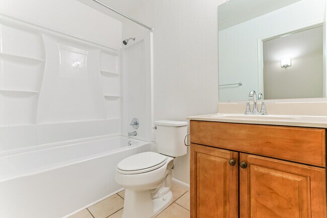 Building Photo - 646 E Gila Ln