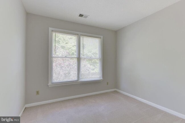 Building Photo - 1605 Oak Spring Way