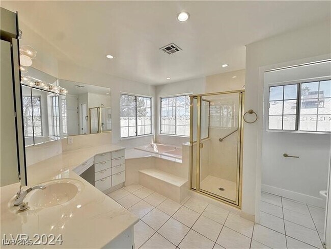 Building Photo - 401 Holcomb