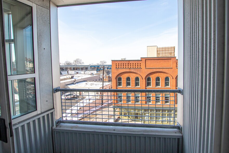 Building Photo - 2222 Detroit Ave