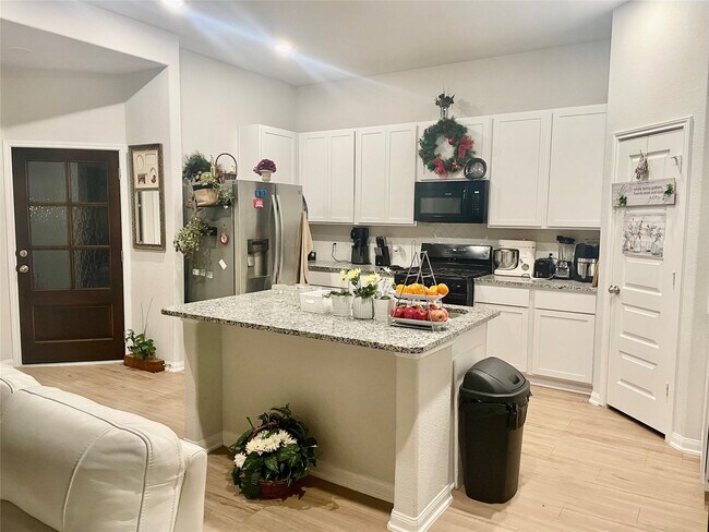 Building Photo - 1055 Bluebonnet Trl