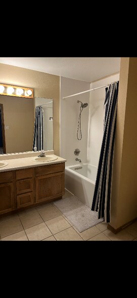 Building Photo - 800 Eastridge Dr NE