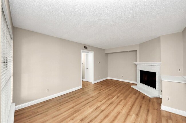 Building Photo - 2800 Jeanetta St