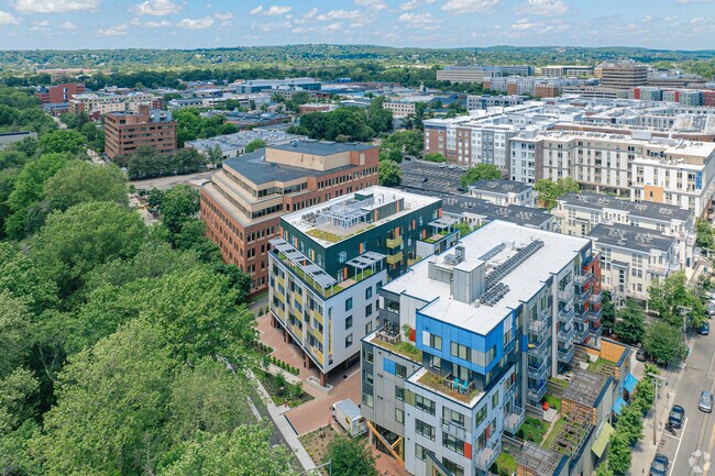 Building Photo - 605 Concord Ave