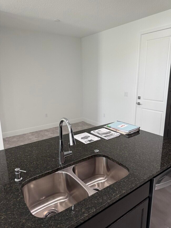 Building Photo - 4718 Longwood Lk Sq