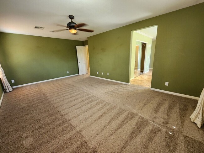 Building Photo - Stunning 4 Bed 3 Bath 2 Story Home with Loft