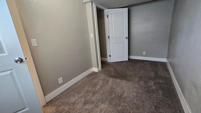 Building Photo - 3933 W Tuscaloosa Way