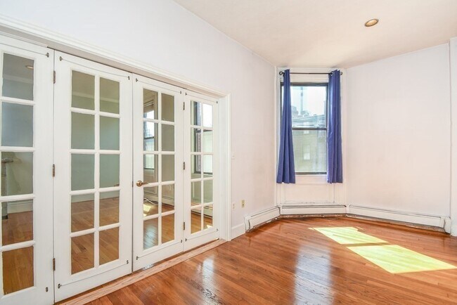 Building Photo - 275 Beacon St