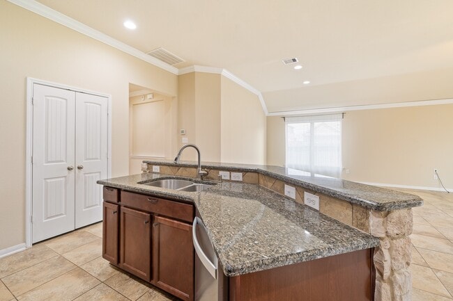 Building Photo - 207 Lockridge Hill Ln