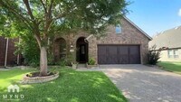 Building Photo - 2800 Cole Castle Dr