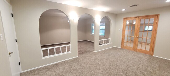 Building Photo - LARGE HOME IN NORTHEAST CLOVIS