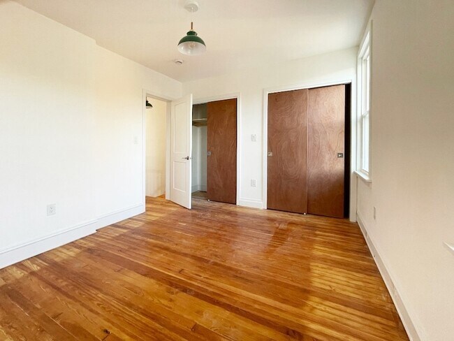 Building Photo - 62-30 60th Dr