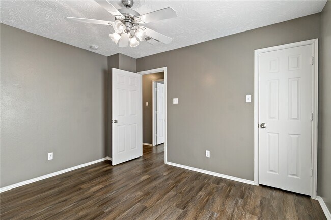 Building Photo - 5422 Summer Spring Ln