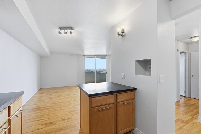 Building Photo - $1,545.95 with Free the first month's rent, 1 Bed - 1 Bath, Condo in Denver with Washer and Dryer!