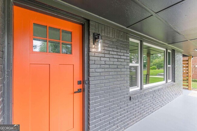 Building Photo - 2352 Glendale Dr