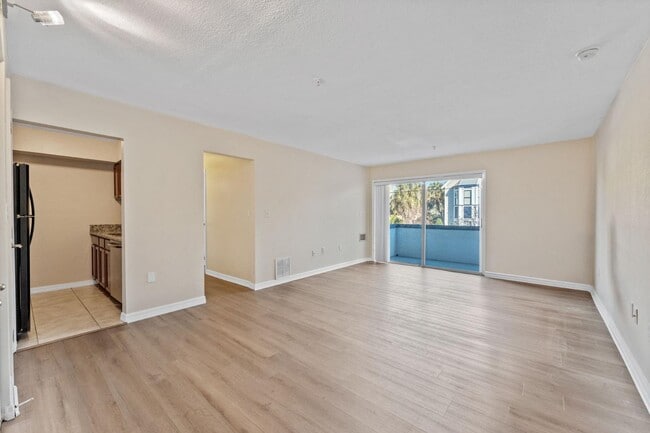 Building Photo - 406 W Azeele St