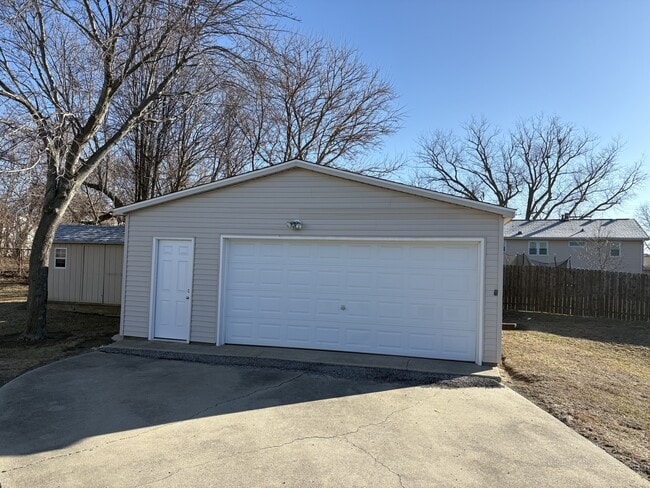 Building Photo - 2452 Wakefield Dr