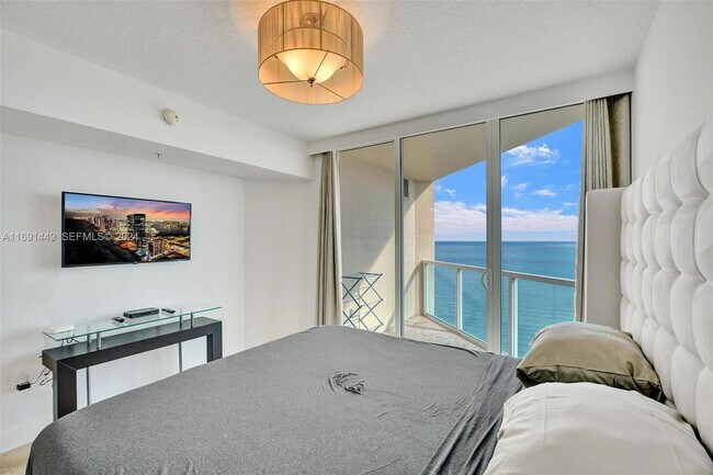 Building Photo - 16699 Collins Ave