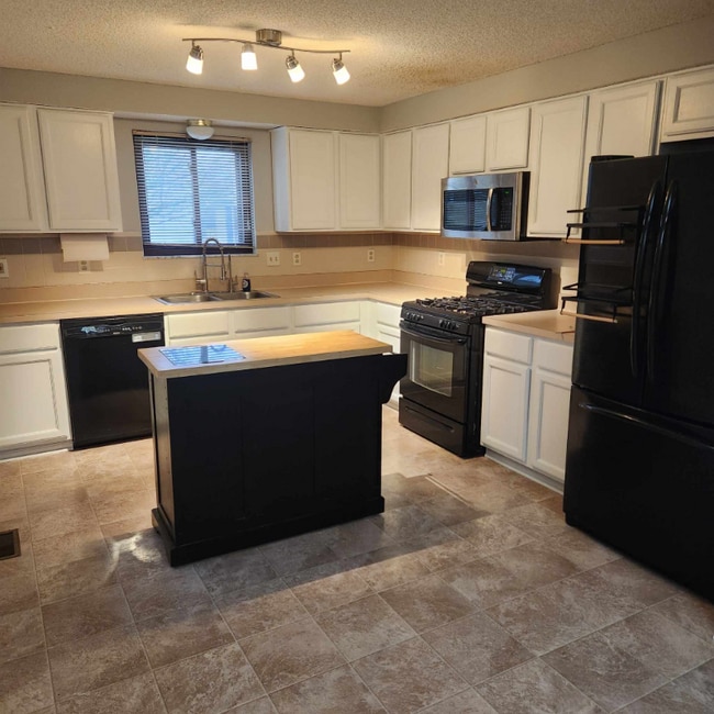 Building Photo - 2370 Walborn Dr