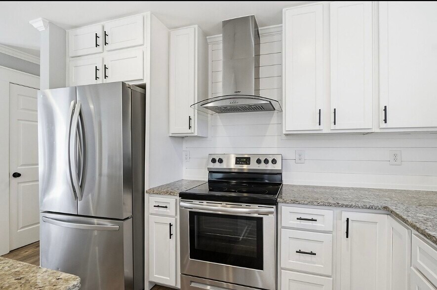 Building Photo - 445 Arnold Ave