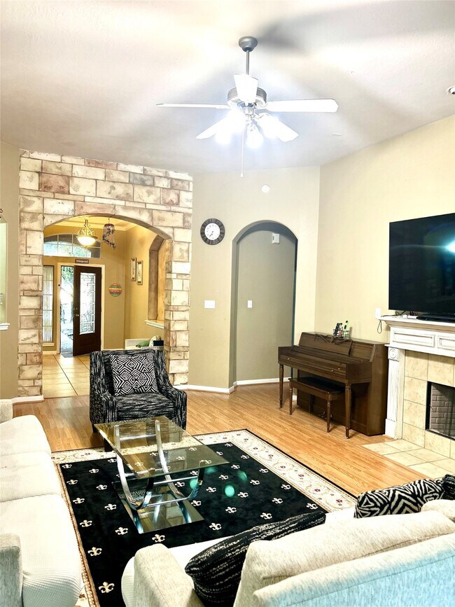 Building Photo - 26418 Meadow Dawn Ln