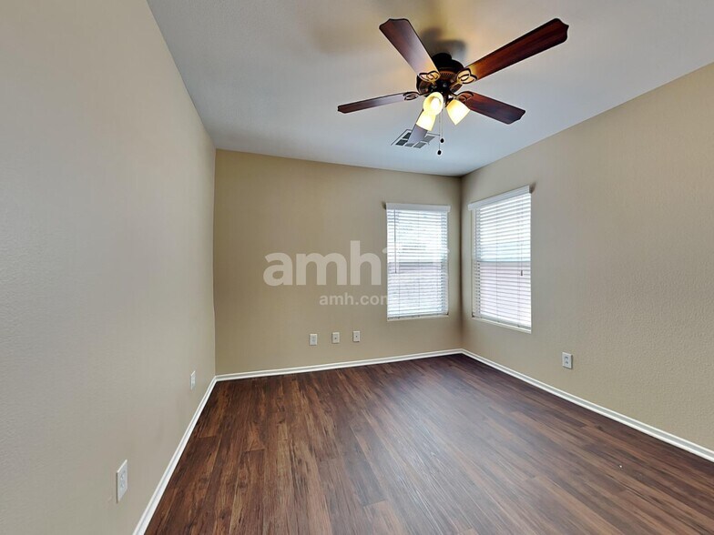 Building Photo - 10246 Massachusetts Ln