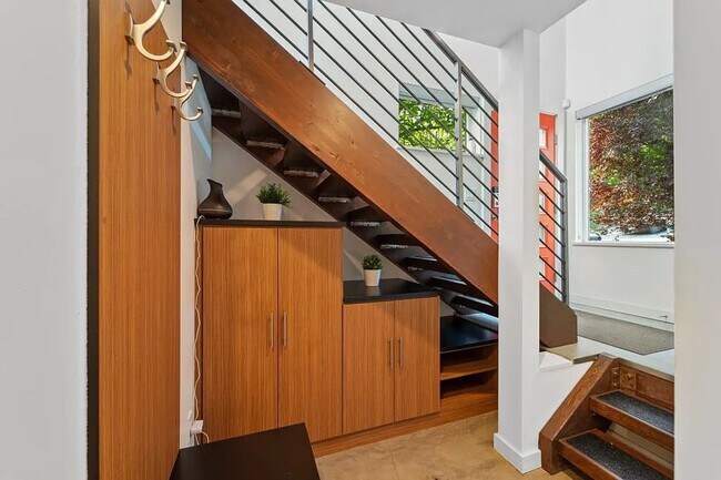 Building Photo - Beatiful 2 bed/ 2 bath townhome in Madison...