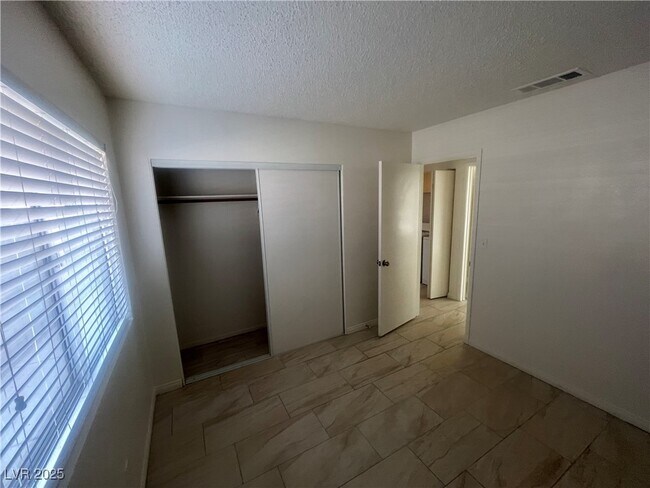 Building Photo - 368 Abbington St