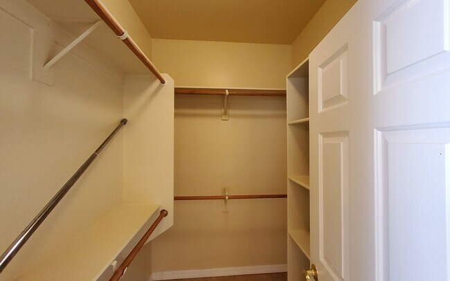 Building Photo - Three Bedroom Home